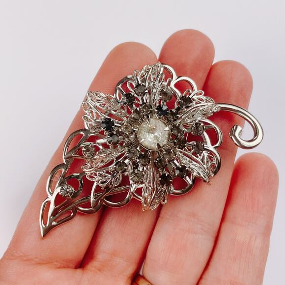 VTG 1950s Brooch Filigree Floral Smoky Rhinestone Silver Tone Mid Century Pin - Picture 3 of 10